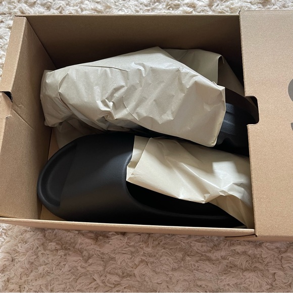 Yeezy slides - Picture 4 of 6
